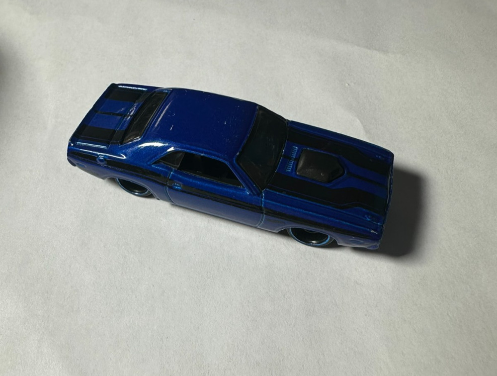 Hot Wheels ‘70 Dodge Challenger Blue Hot Wheels